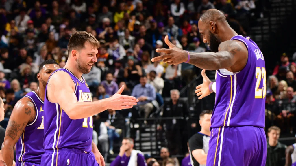 Lo mejor de la última jornada NBA: 12 Enfrentamientos con Lakers, Warriors y Thunder encendiendo el Oeste